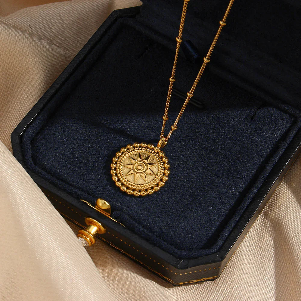Women's Pendant Necklace with Star Motif