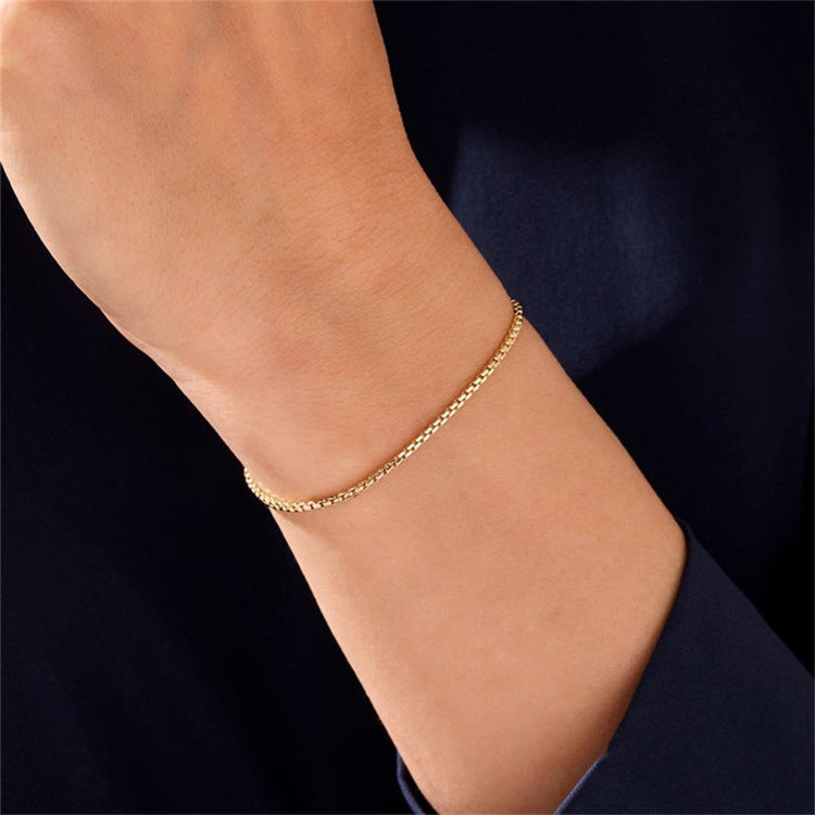 Victoria - Gold-colored chain bracelet