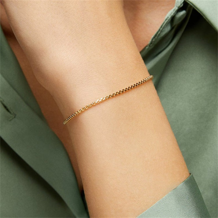 Victoria - Gold-colored chain bracelet