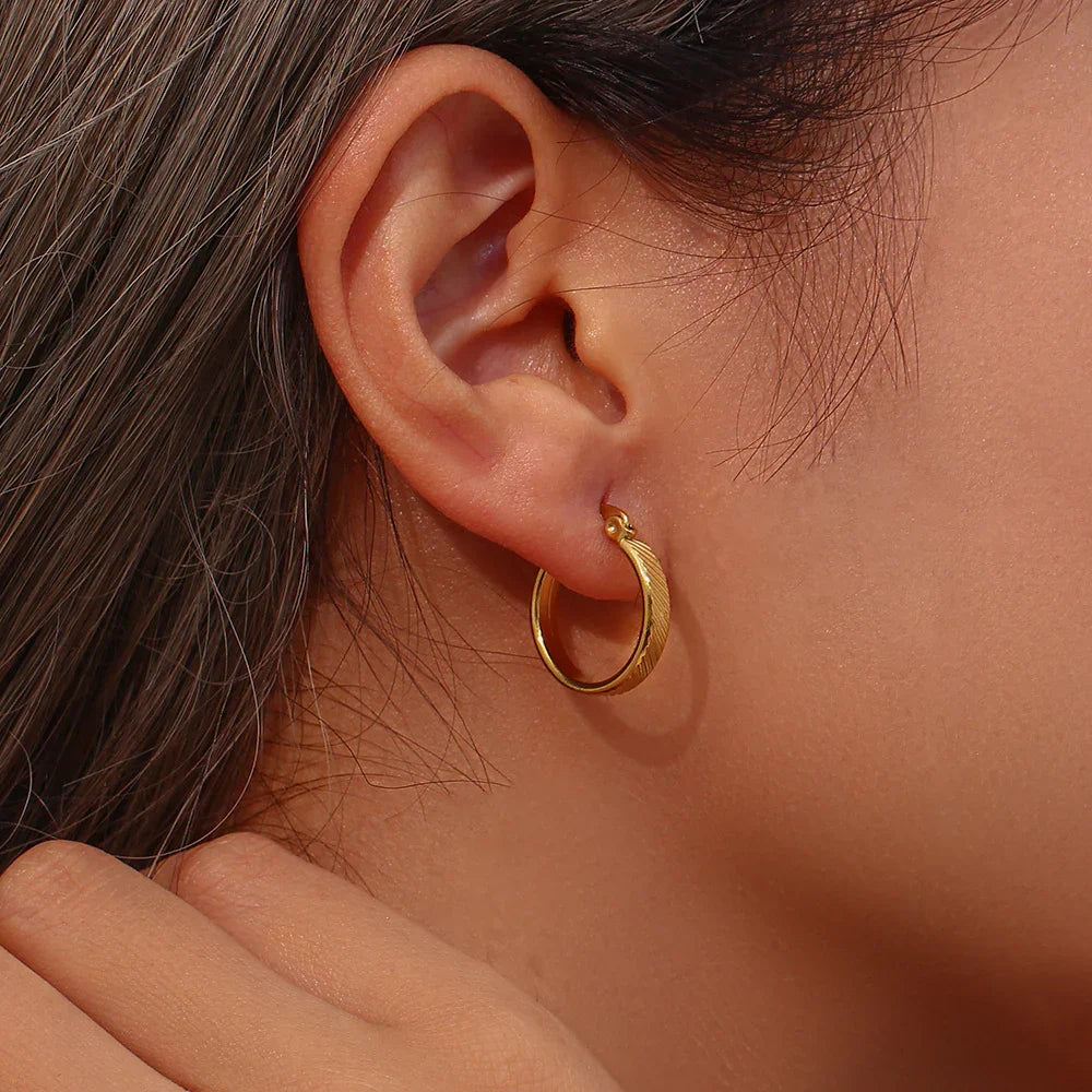 Women's Hoops with Diagonal Structured Surface