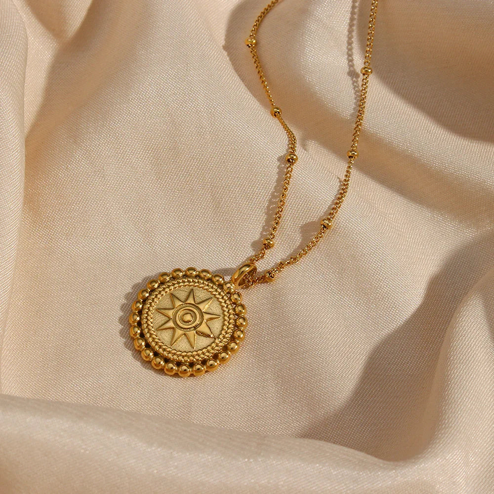 Women's Pendant Necklace with Star Motif
