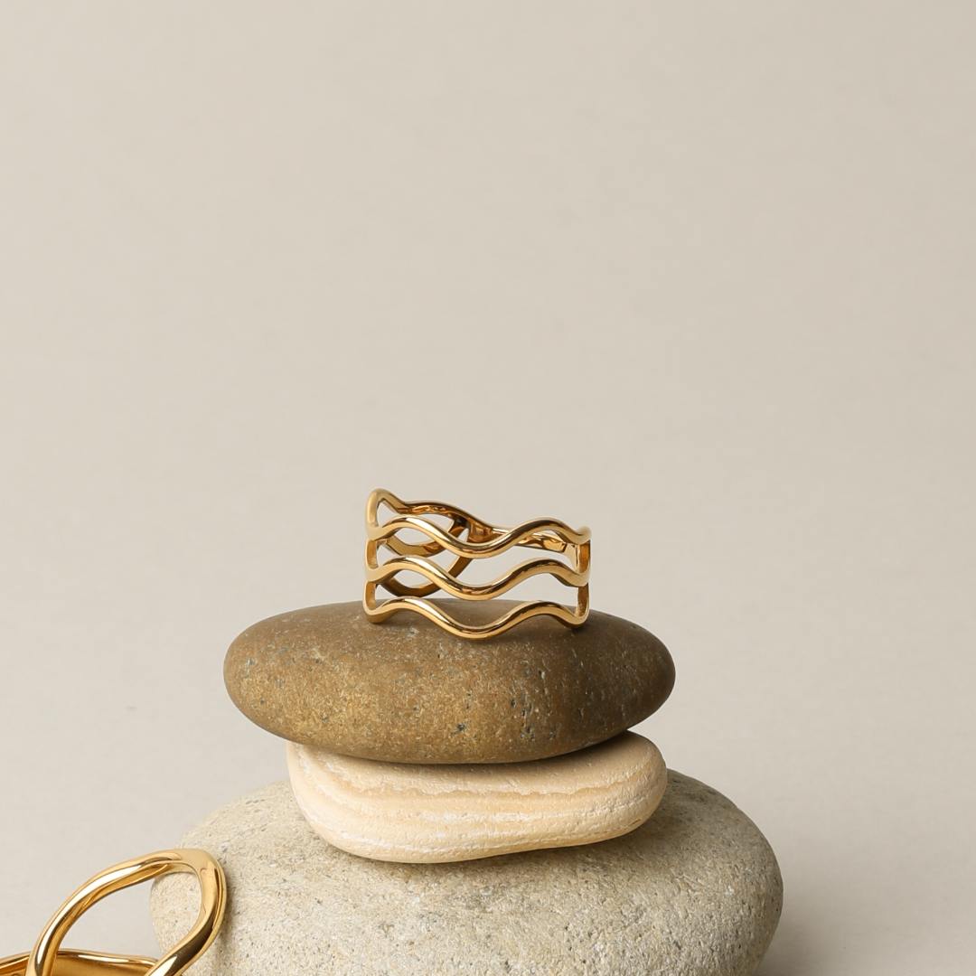 Women’s Ring with Triple Wave Design and Open Line Structure