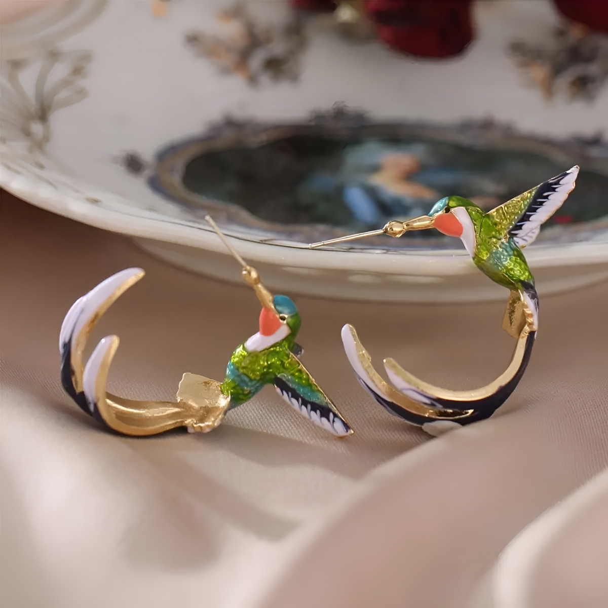 Lilou – Stylish Hummingbird Earrings