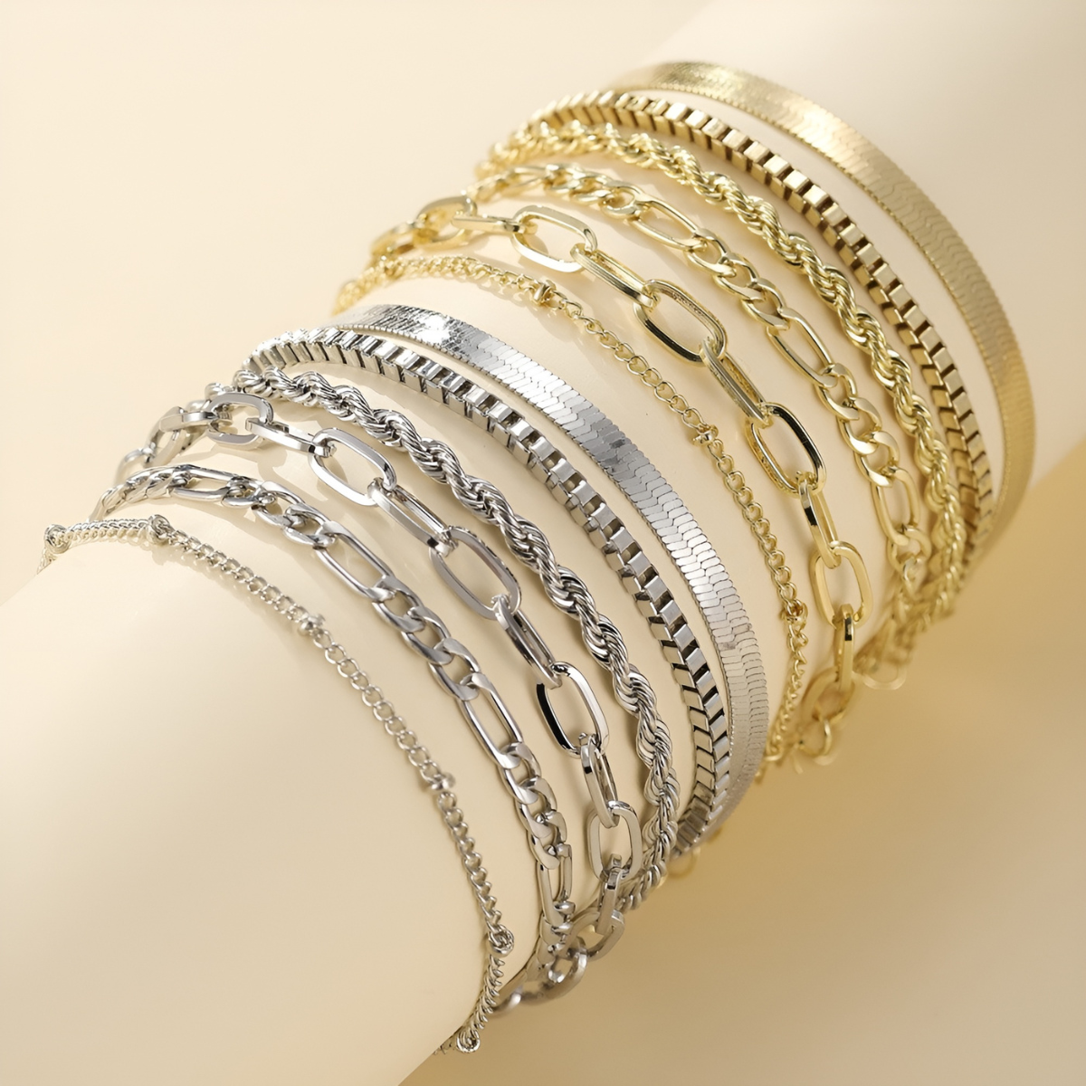 Elara – Set of Bracelets in Minimalist Style for Women