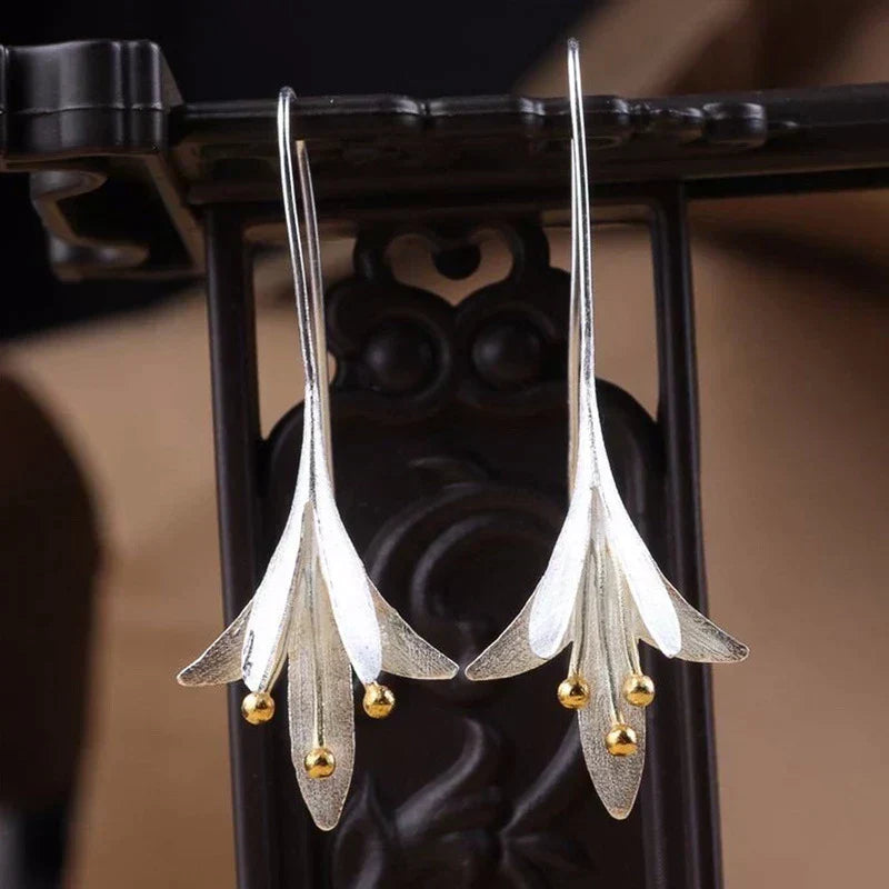 Lina – Flower Earrings made of High-Quality Metal