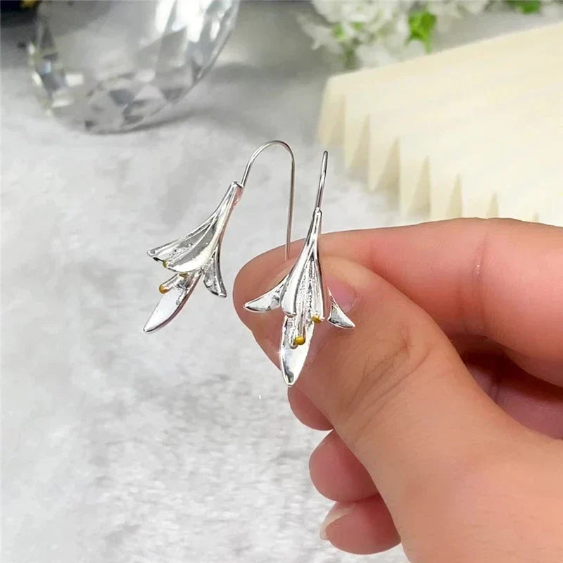 Lina – Flower Earrings made of High-Quality Metal
