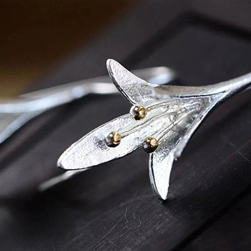 Lina – Flower Earrings made of High-Quality Metal