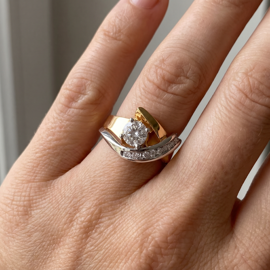 Sylira – Signature Ring in Gold and Silver