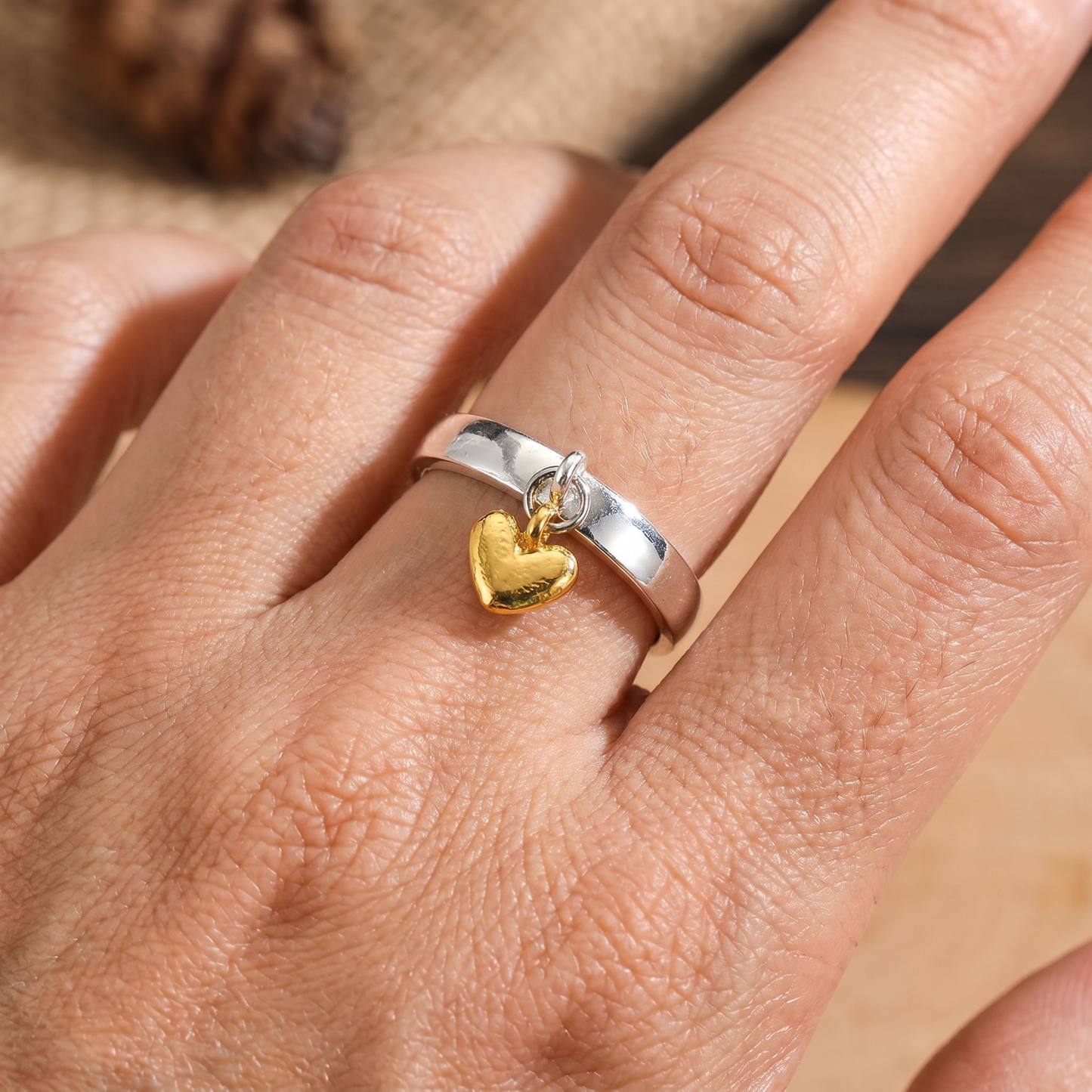 Miriam – Vintage silver ring with hanging heart