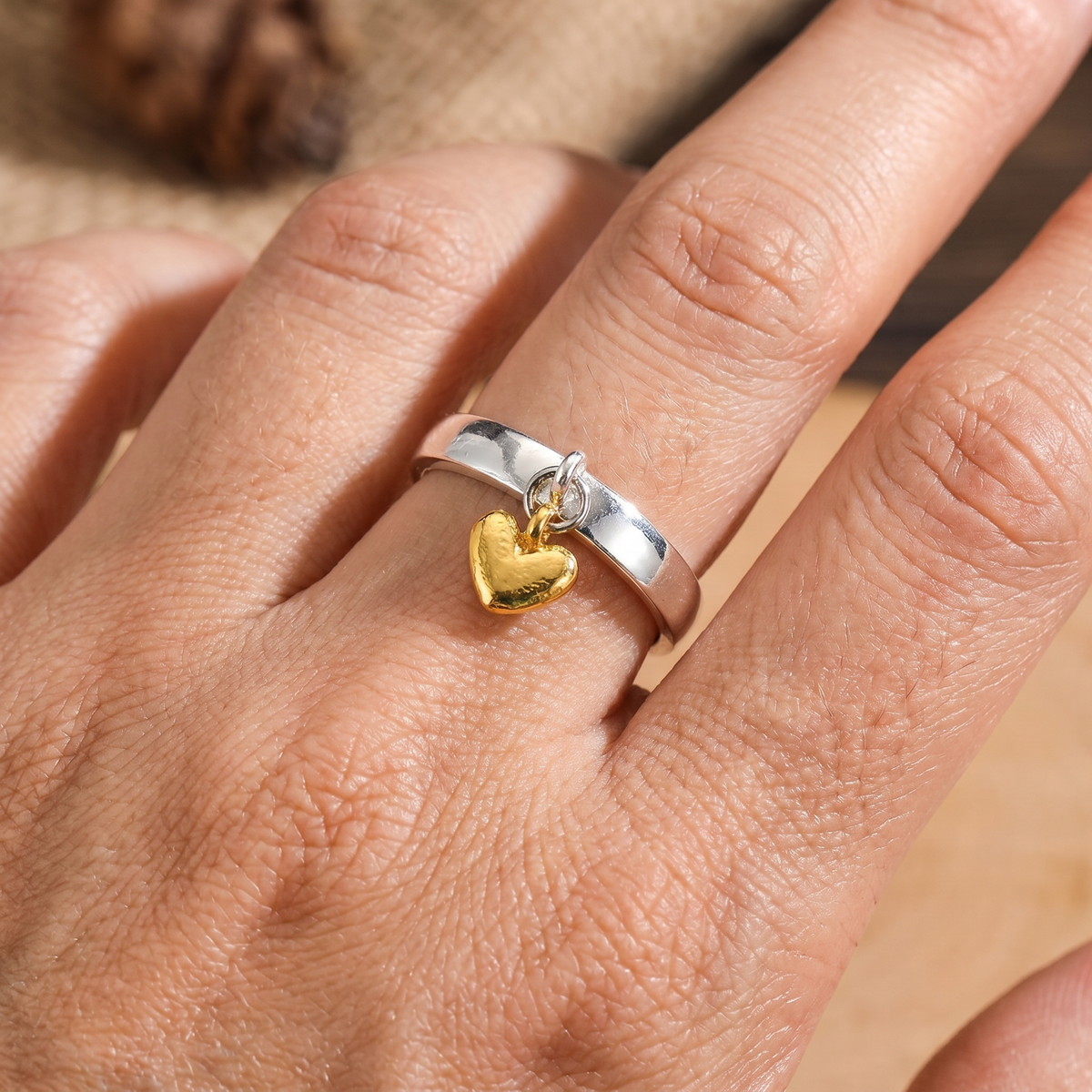 Miriam – Vintage silver ring with hanging heart
