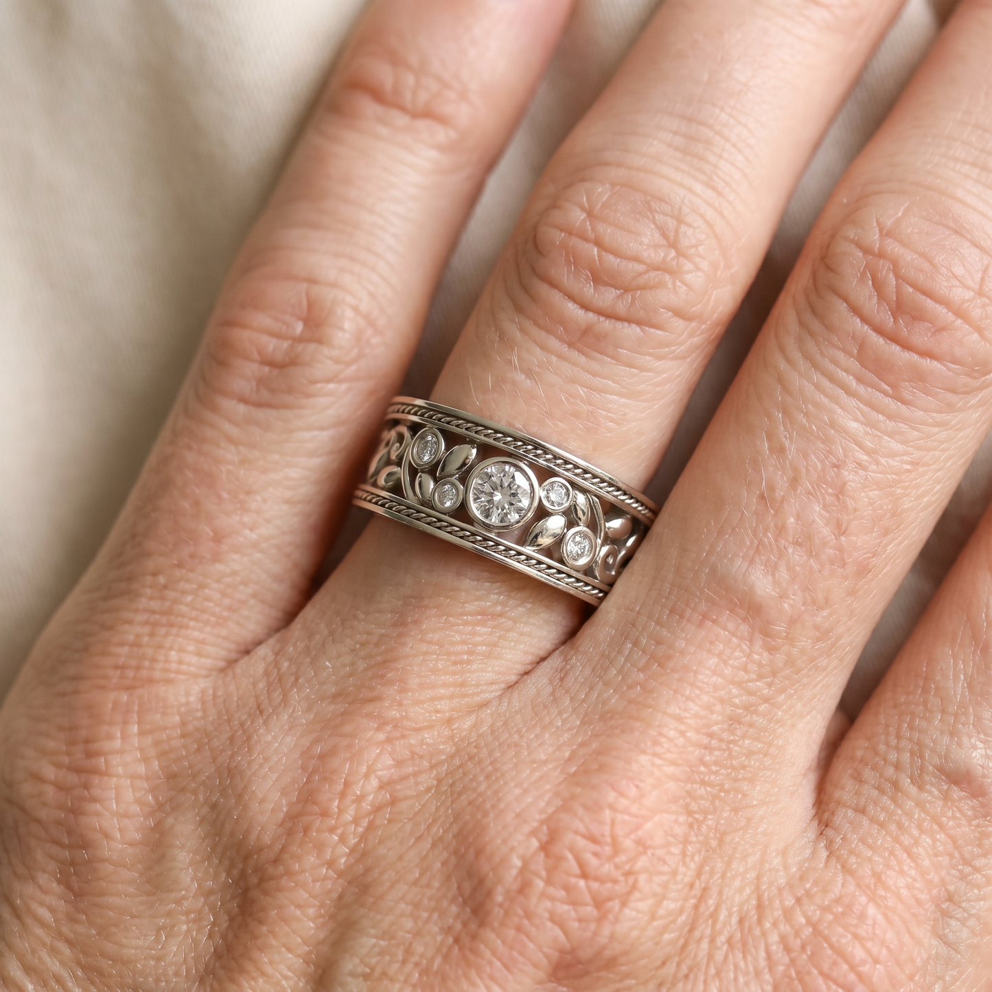 Dalia – Vintage Ring in Silver with Zirconia