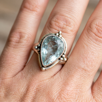 Jasmine – Vintage Ring with Blue Detail