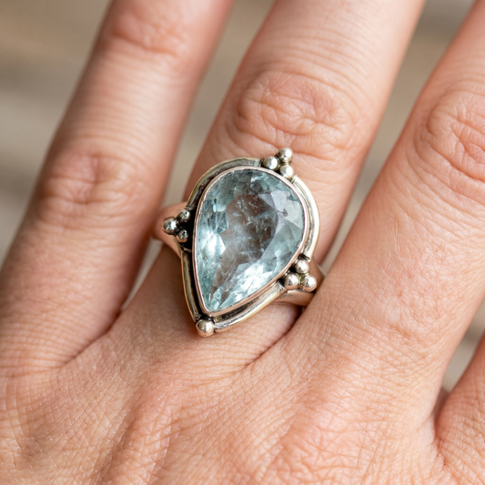 Jasmine – Vintage Ring with Blue Crystal