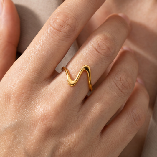 Rea – Adjustable cuff ring in contemporary style