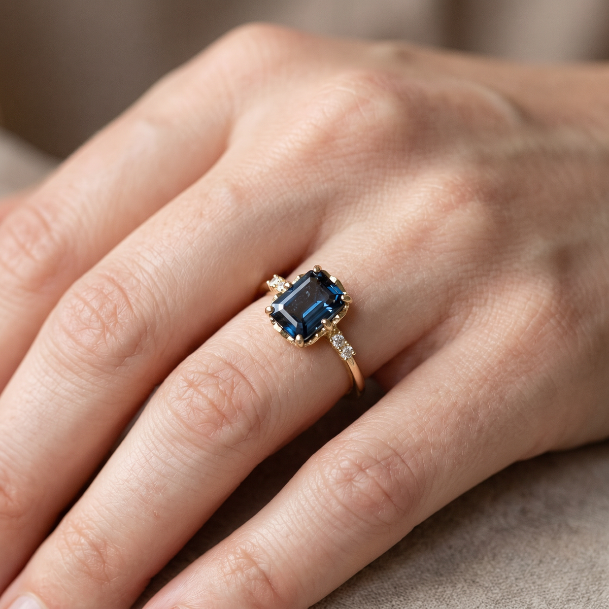 Sza – Vintage Ring with Blue Detail