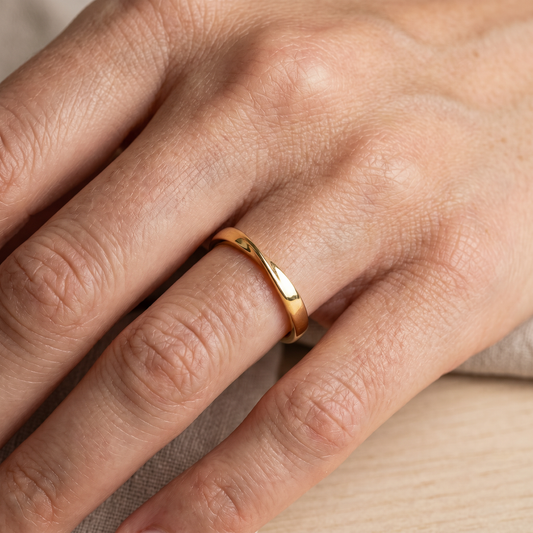 Bree – Stylish Gold Ring