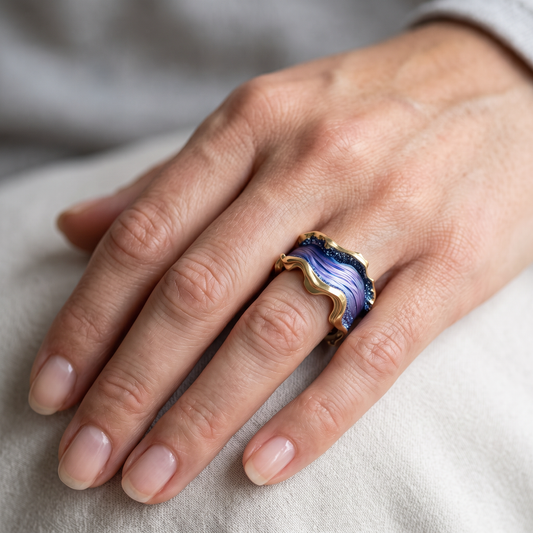 Nerina – Golden Coastal Ring Influenced by the Sea