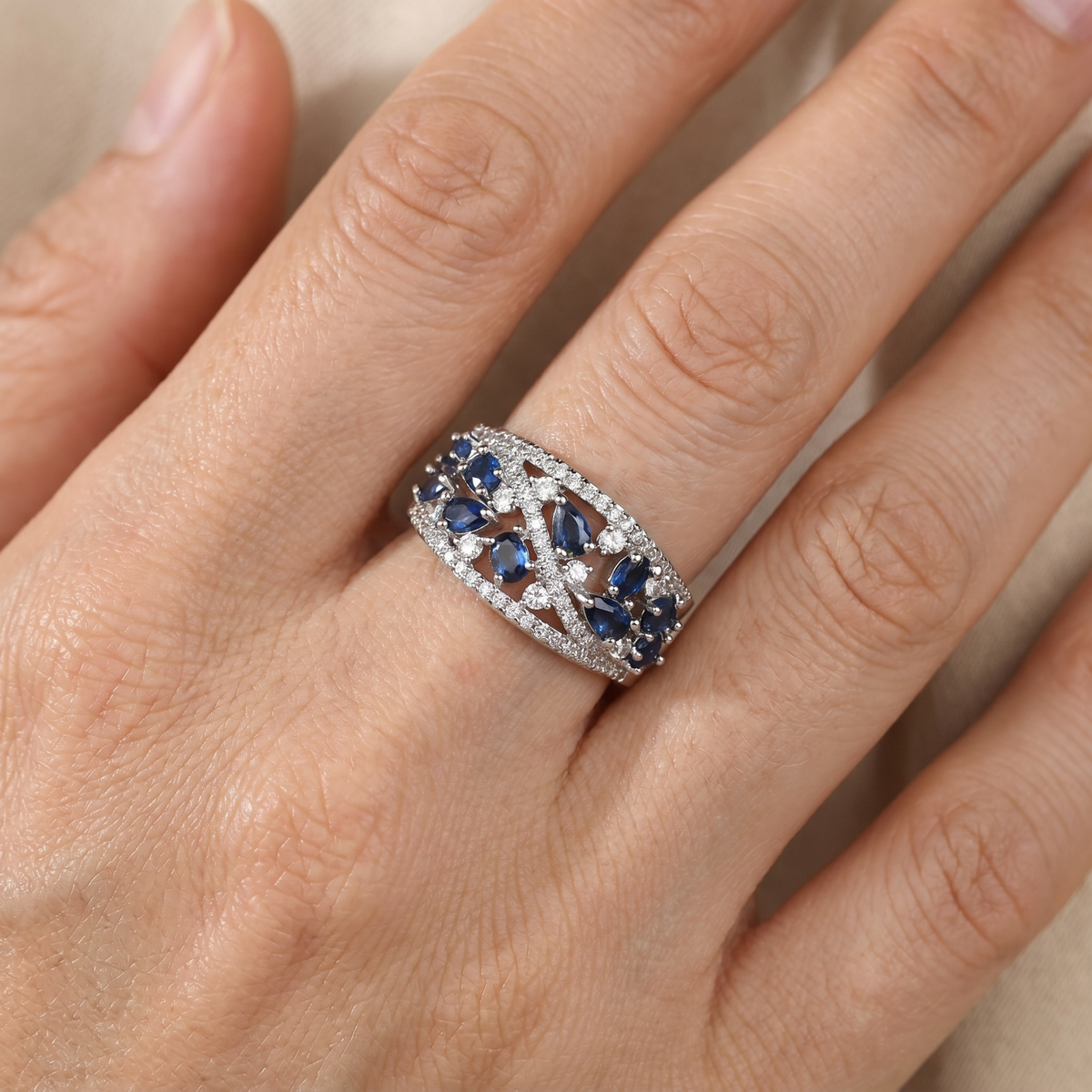 Julie – Vintage Ring with Blue Detail