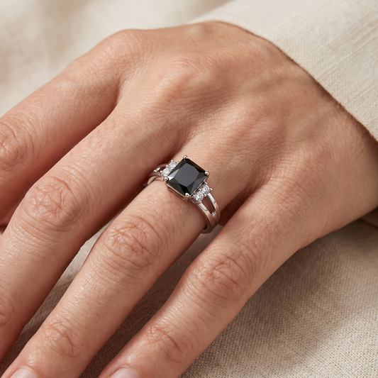 Ravenna – Vintage ring with shimmering onyx
