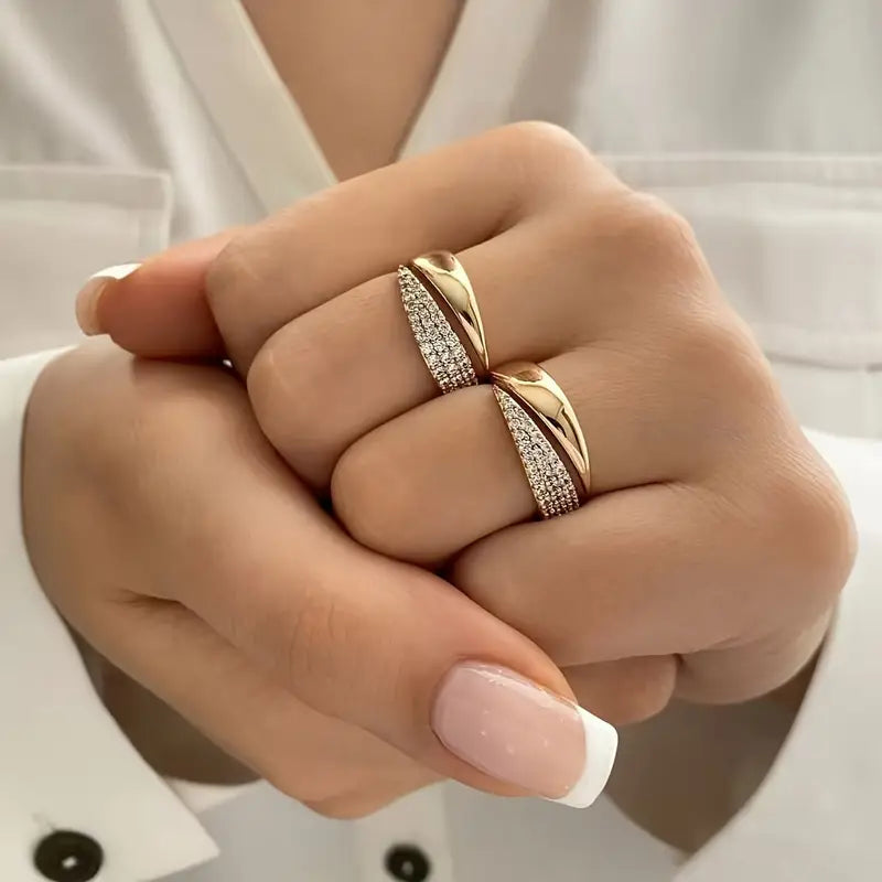 Emiko – Ring made of yellow gold with radiant stones