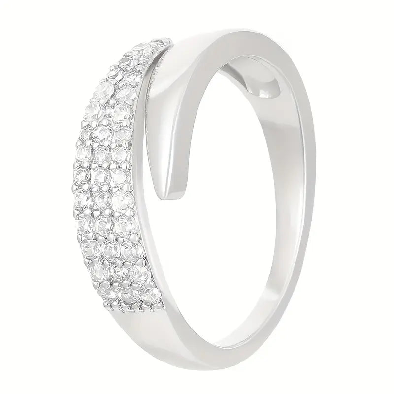 Emiko – Ring made of yellow gold with radiant stones