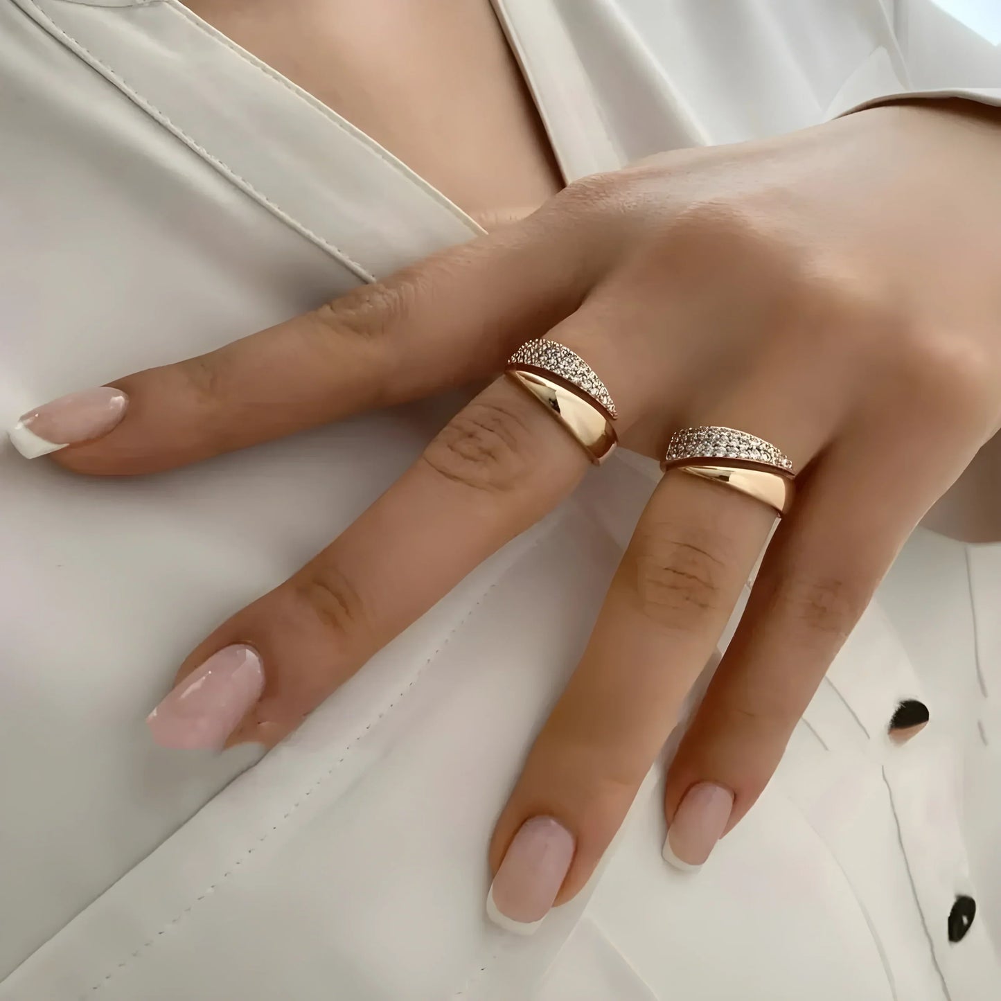 Emiko – Ring made of yellow gold with radiant stones