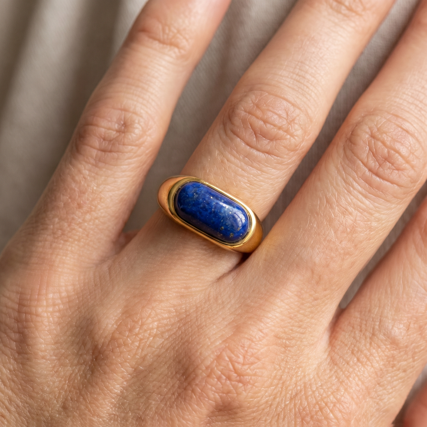 Aria - Blue stone smooth gold ring
