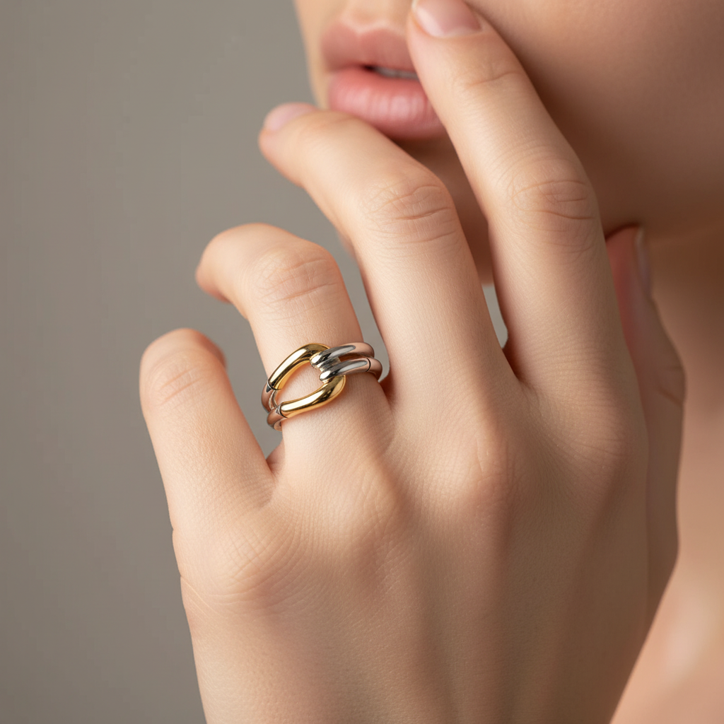 Althéa – Vintage ring with knot design in gold and silver