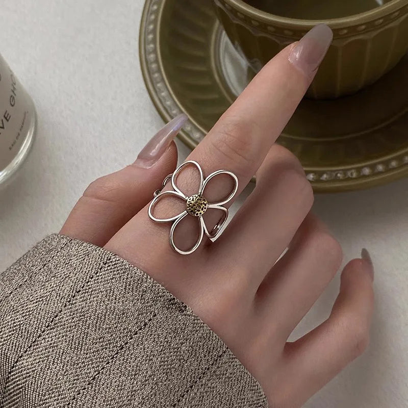 Alizee – Ring petal made of sterling silver