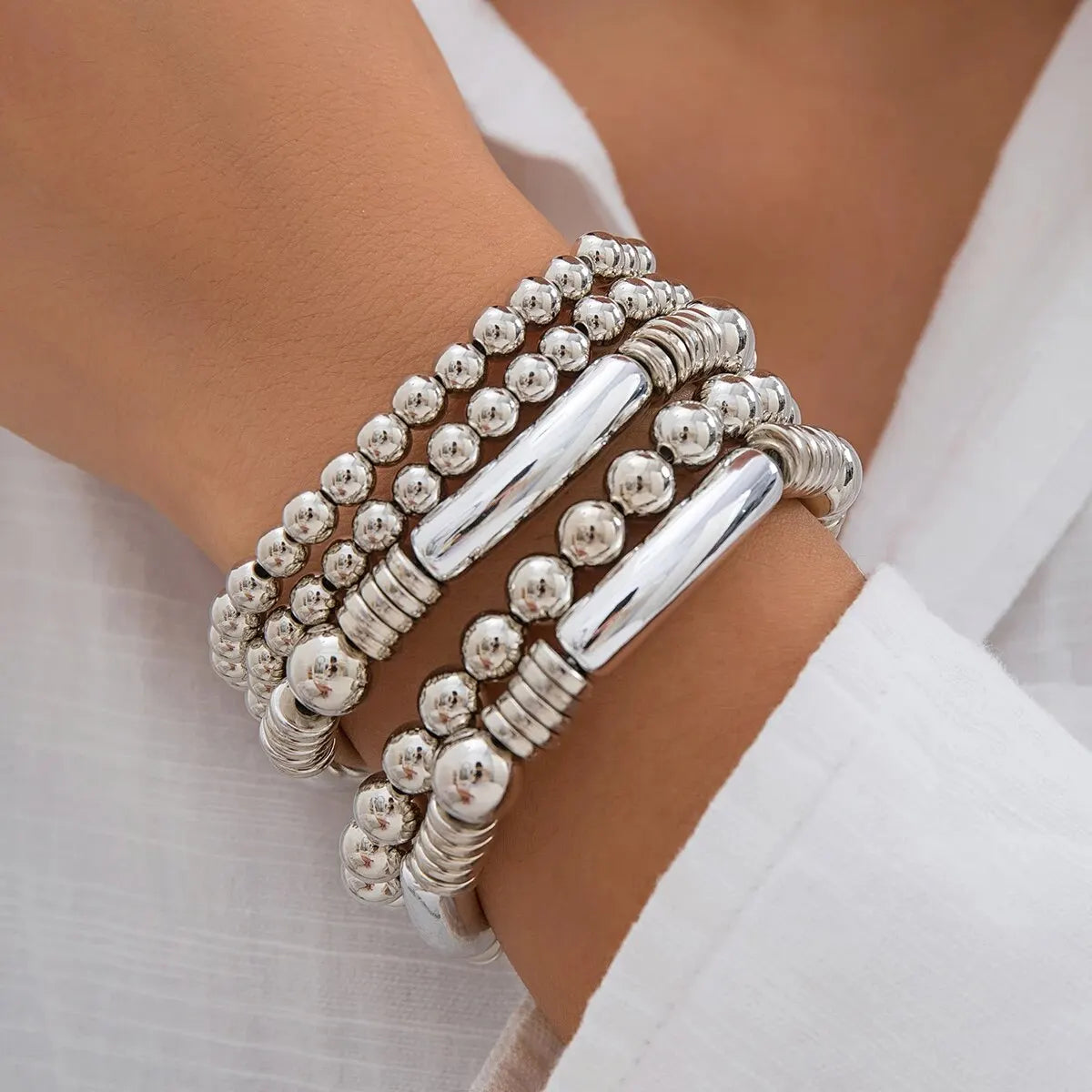Mira – Set of 5 stackable pearl bracelets