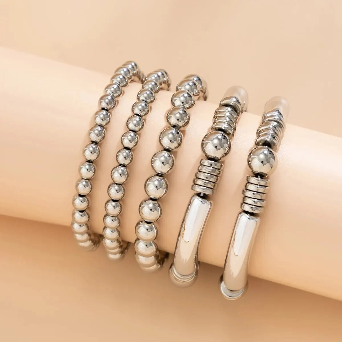 Mira – Set of 5 stackable pearl bracelets