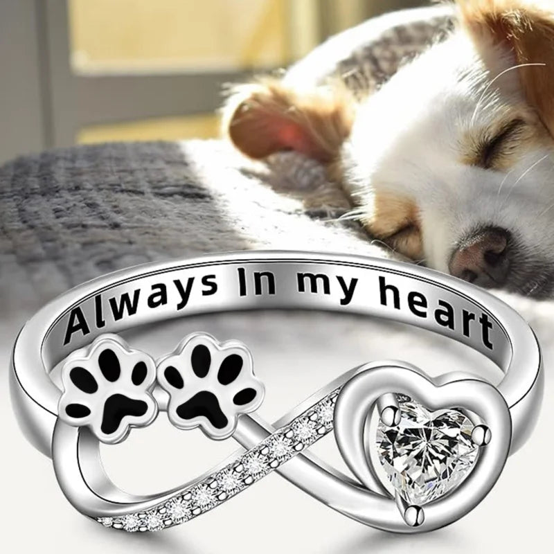 Haruko – Ring with Small Dog Paw Prints