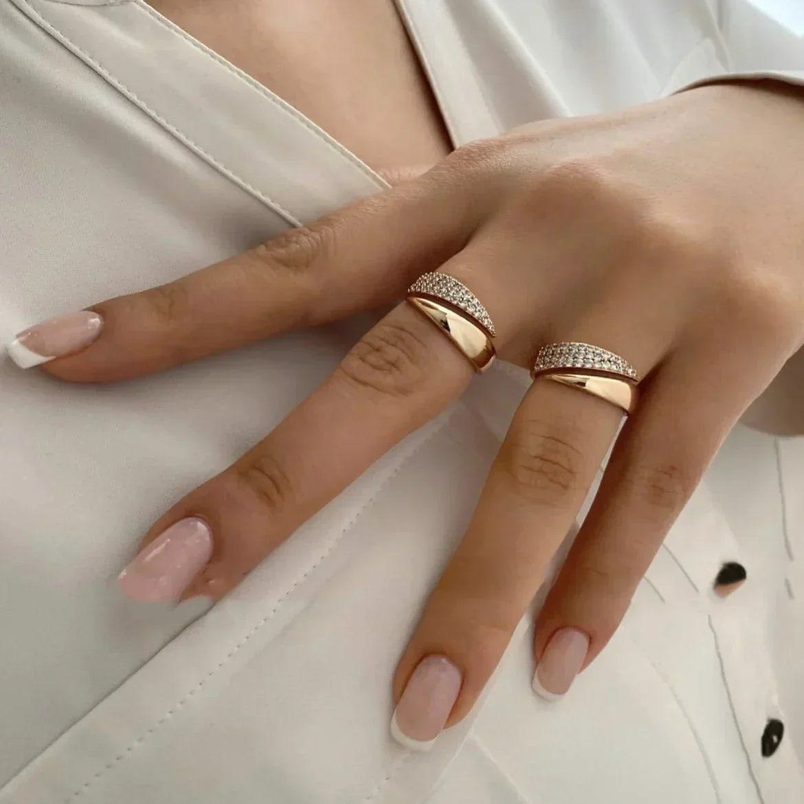 Irina – Curved Ring
