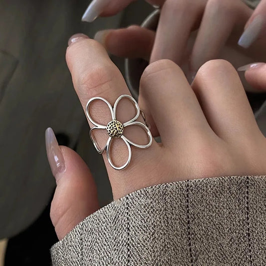 Alizee – Ring petal made of sterling silver