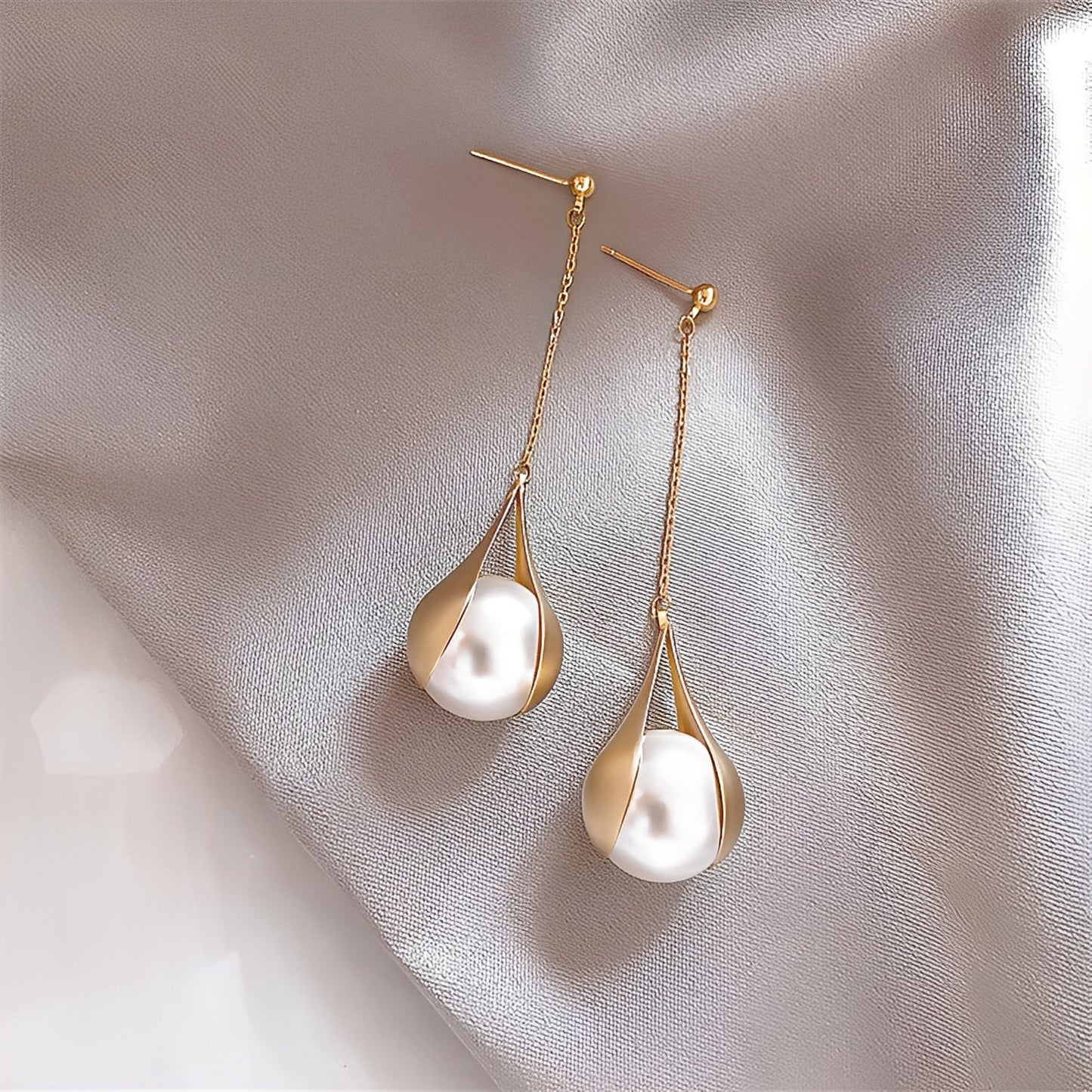 Asa – Gold earrings with pearls