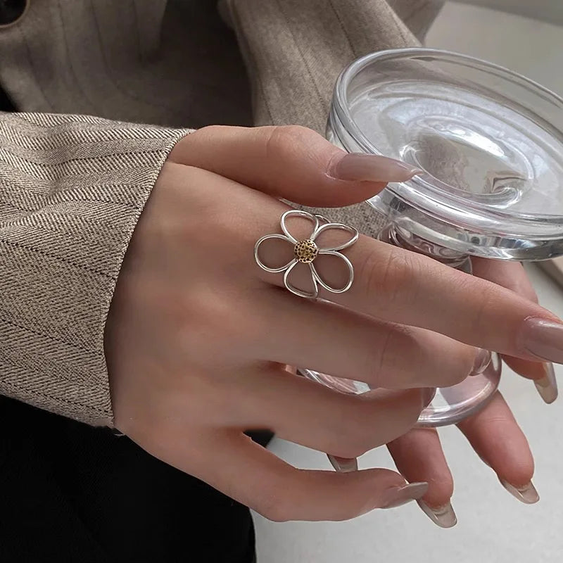 Alizee – Ring petal made of sterling silver