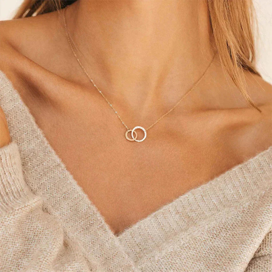 Isabelle - Gold hoop chain