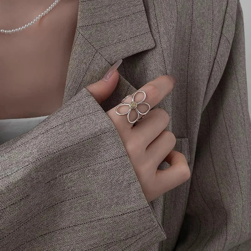 Alizee – Ring petal made of sterling silver