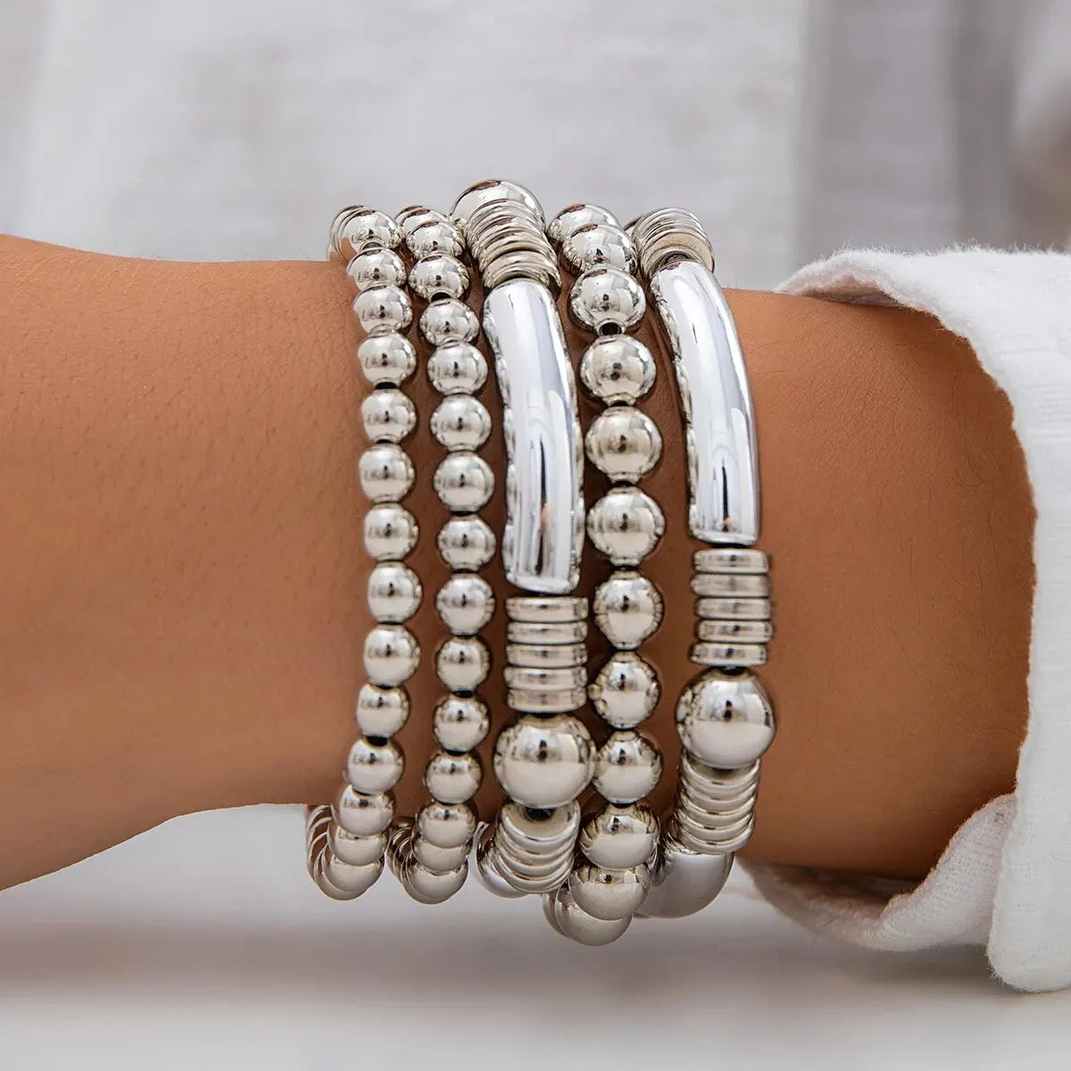 Mira – Set of 5 stackable pearl bracelets