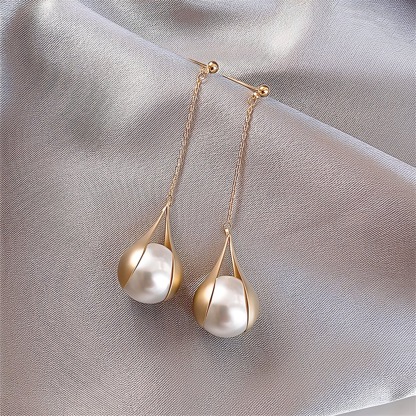 Asa – Gold earrings with pearls