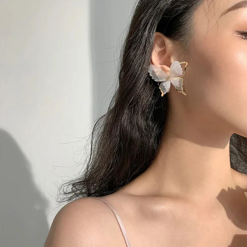 Jean – Butterfly Earrings made of Light Weave