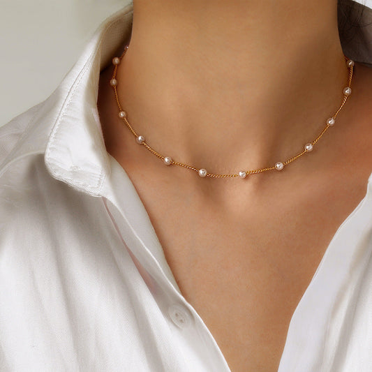 Yvaine – Pearl Necklace with Gold Decoration