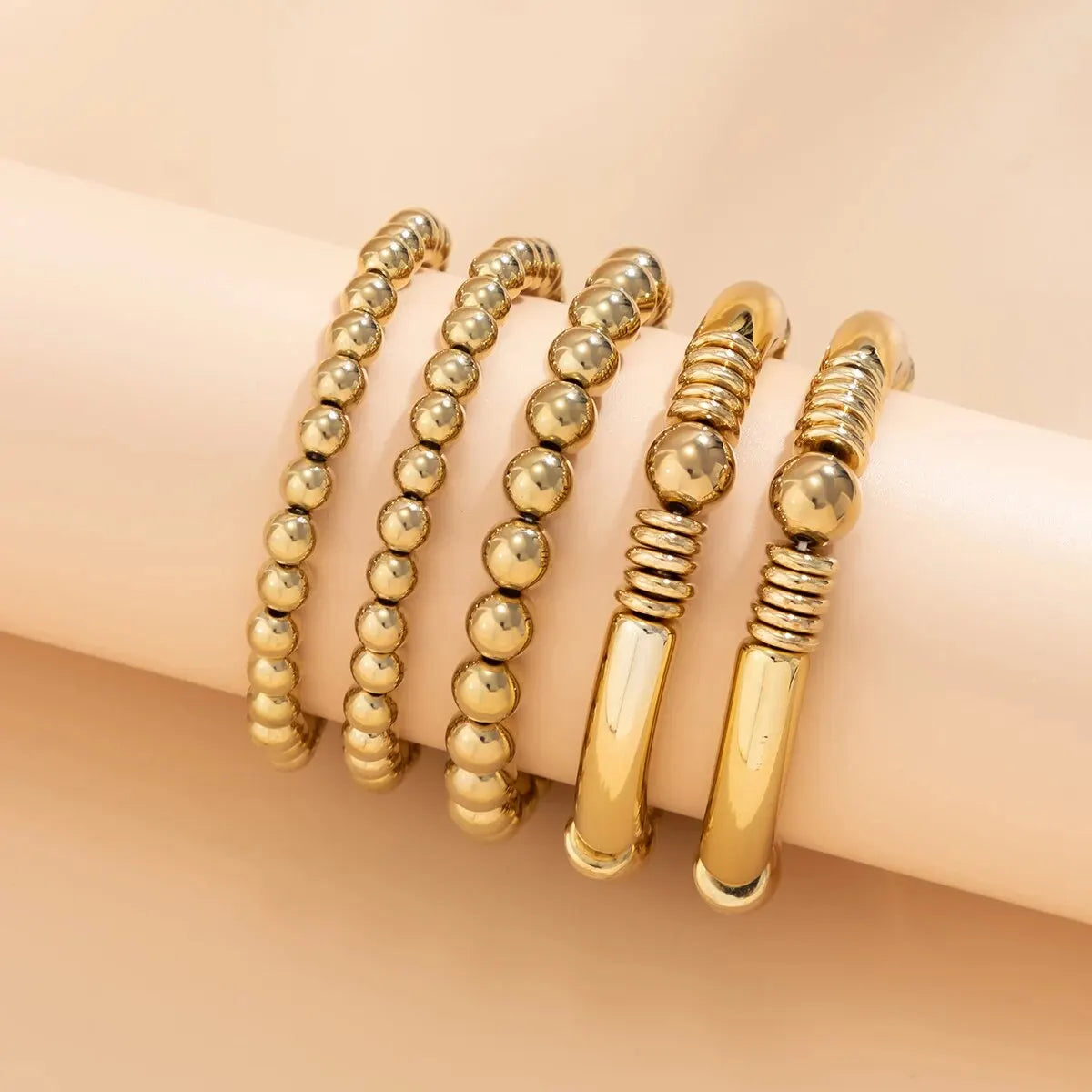 Mira – Set of 5 stackable pearl bracelets