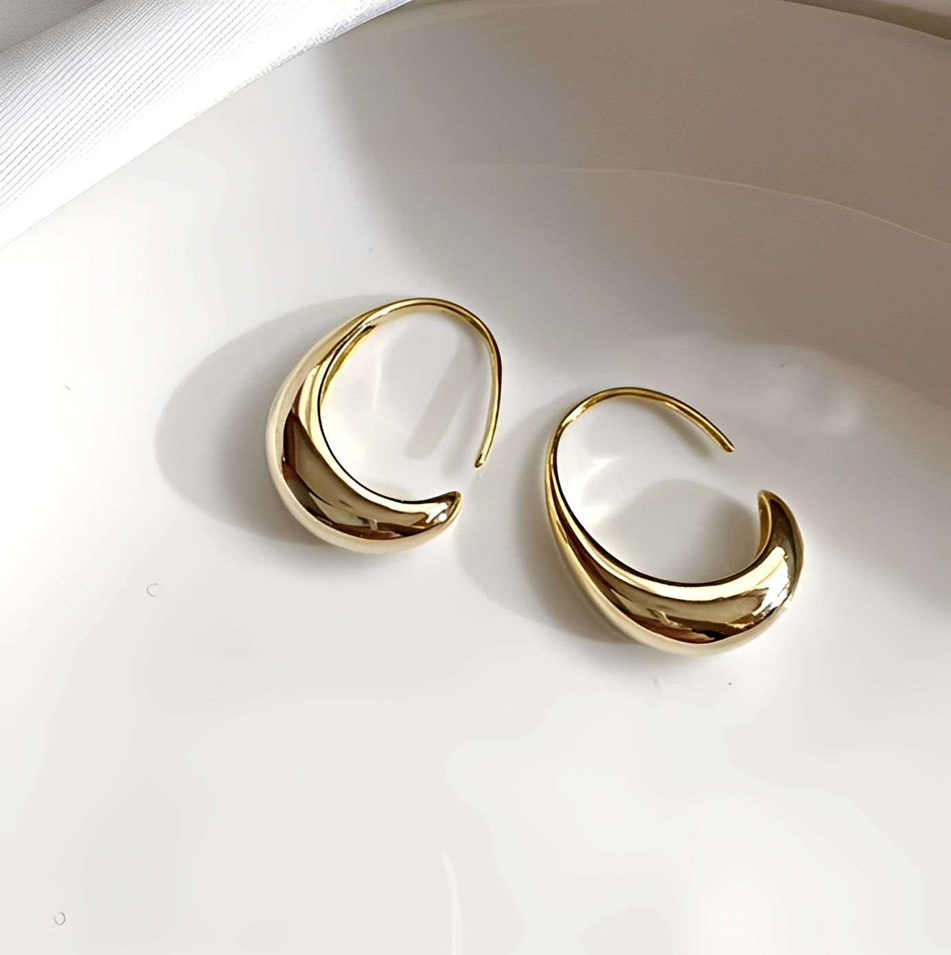 Zeinab – Golden Hoop Earrings