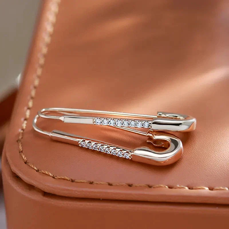 Maika – Earrings Safety Pin Elegant