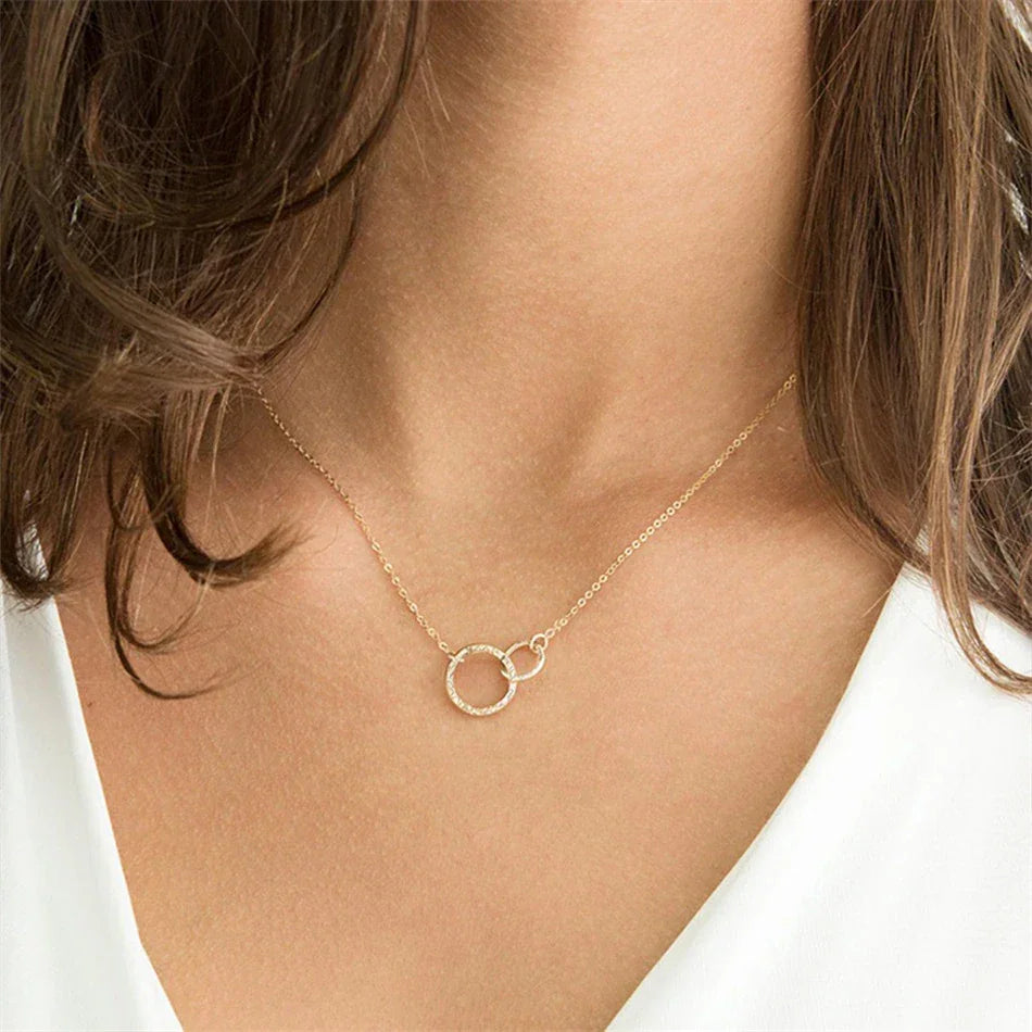 Isabelle – Elegant Gold Hoop Necklace