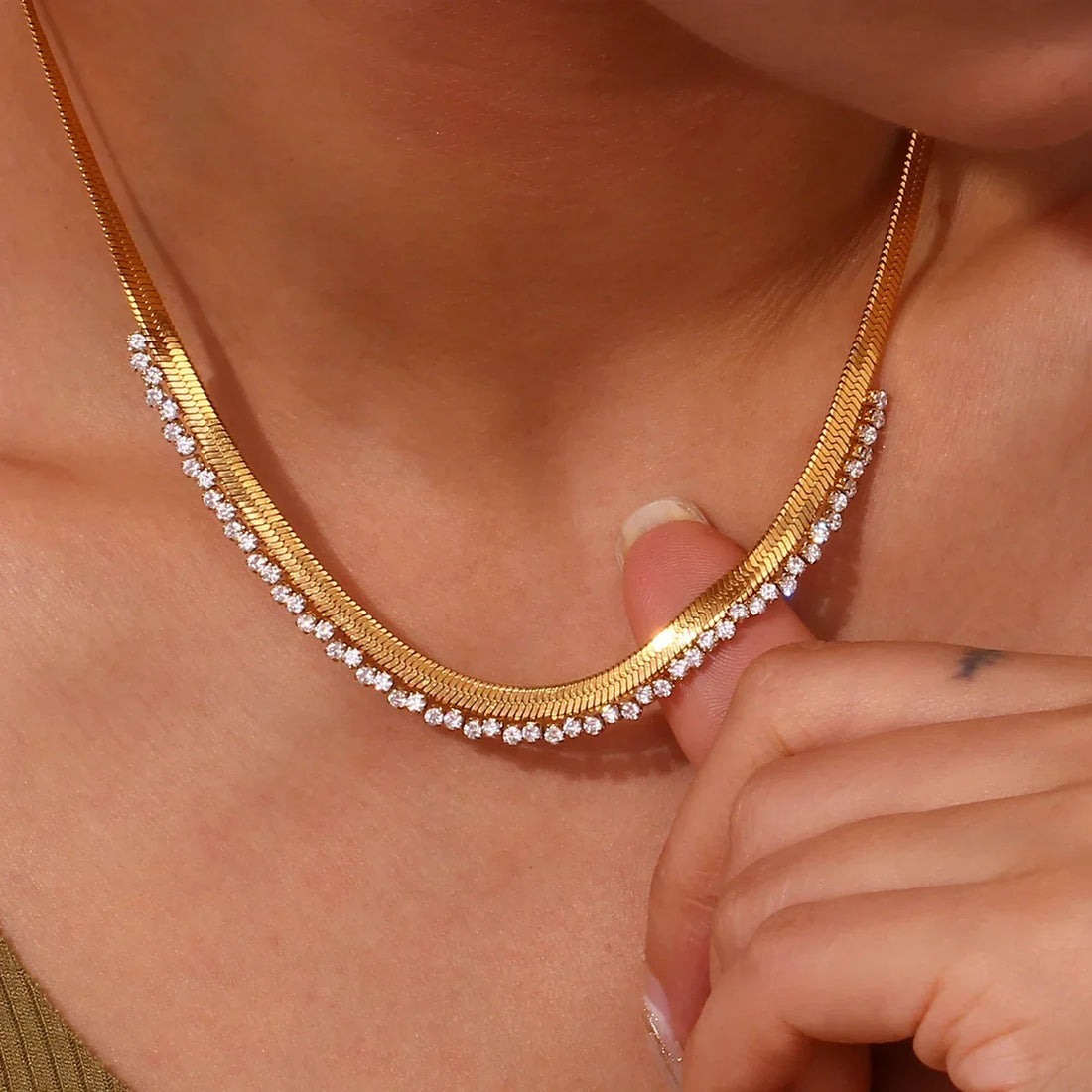 Women's Fishbone Necklace with Wide Chain Design and Stone Accents