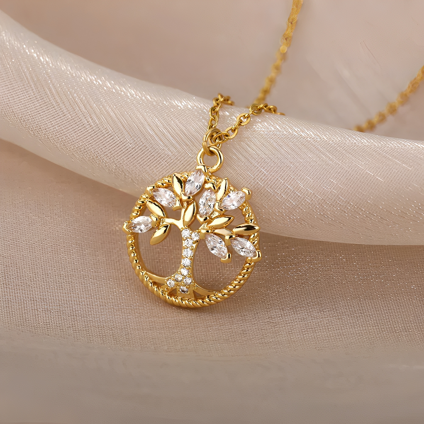 Toshi – Tree of life chain made of gold with zirconia
