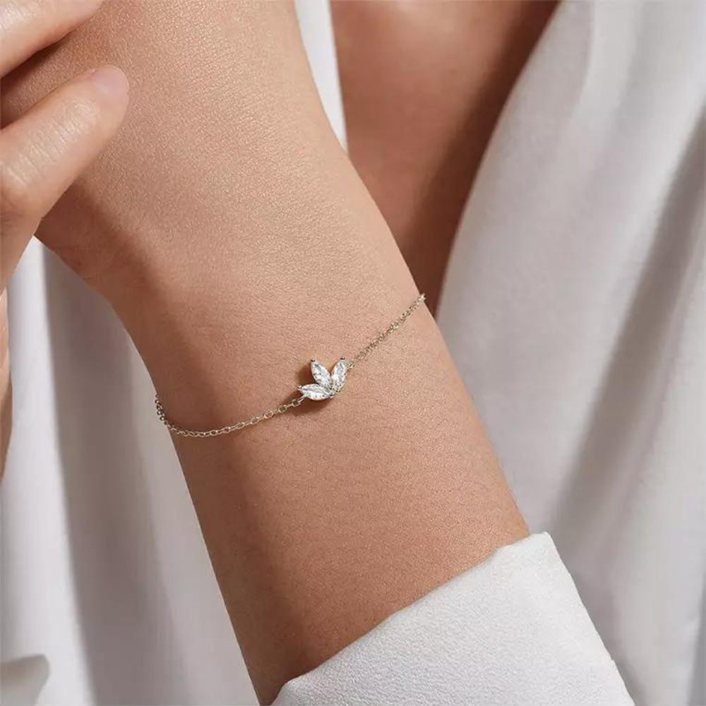 Three Zircon Flowers - Chain Bracelet