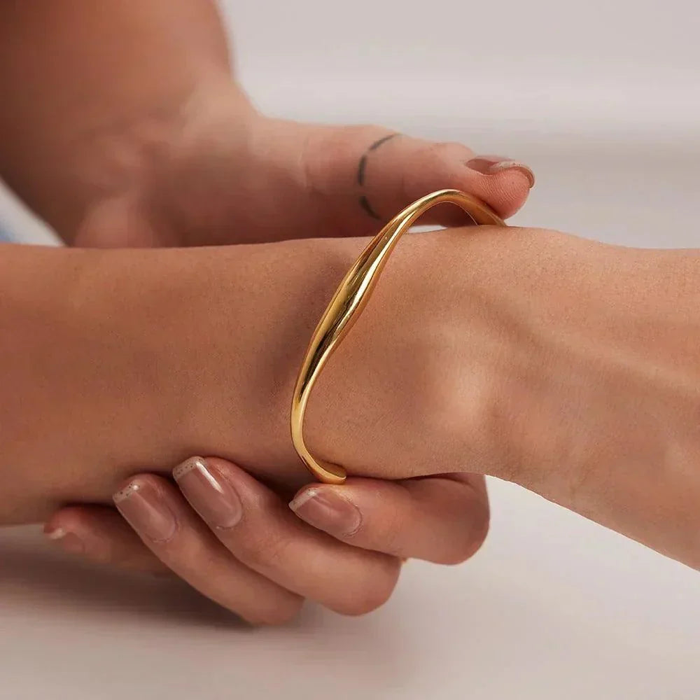 Dia – Sculptural Bracelet